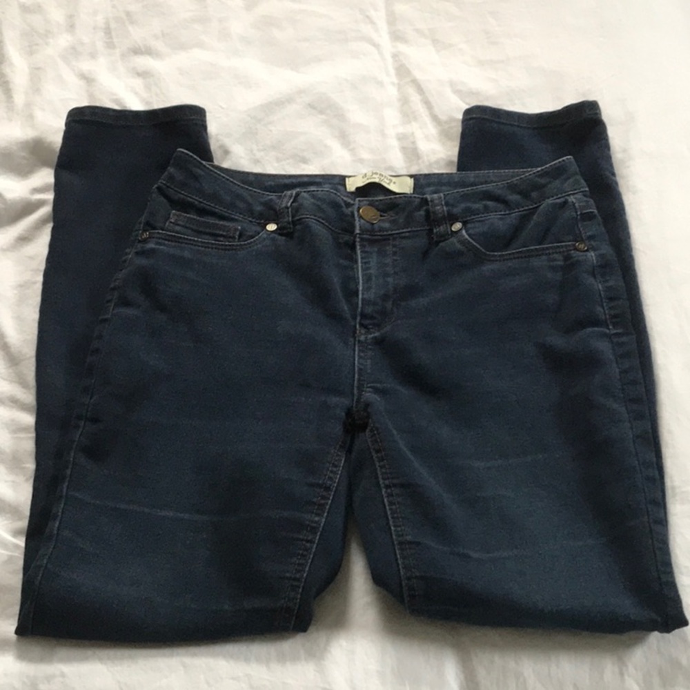 Women/Junior Navy jeans